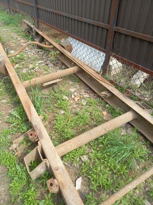 Продам запчасти на зил бычок