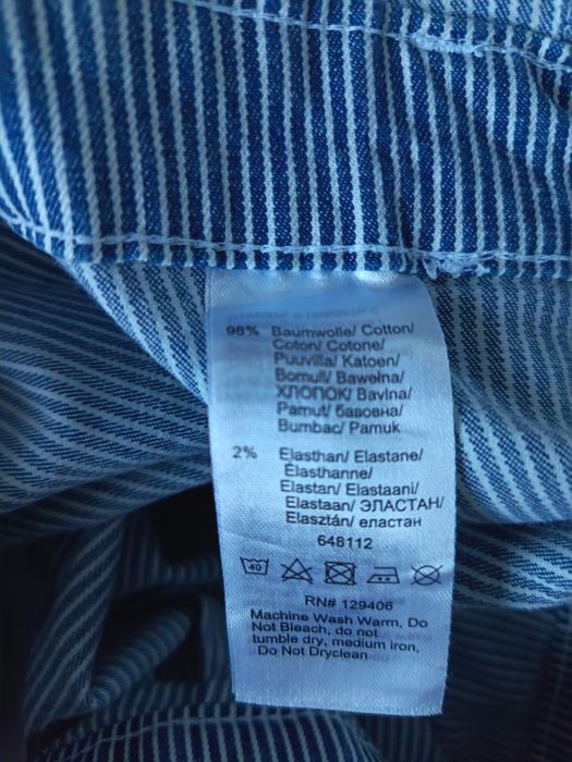 Salopetă din denim mărimea 40, evazată.