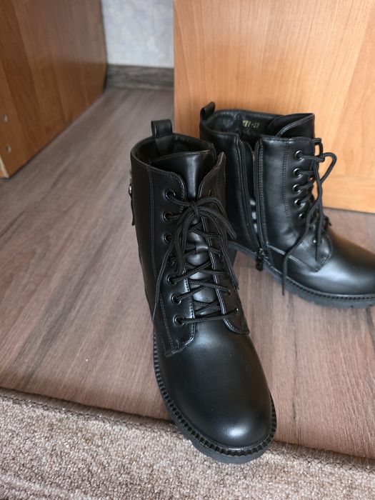 Продам ботинки новые