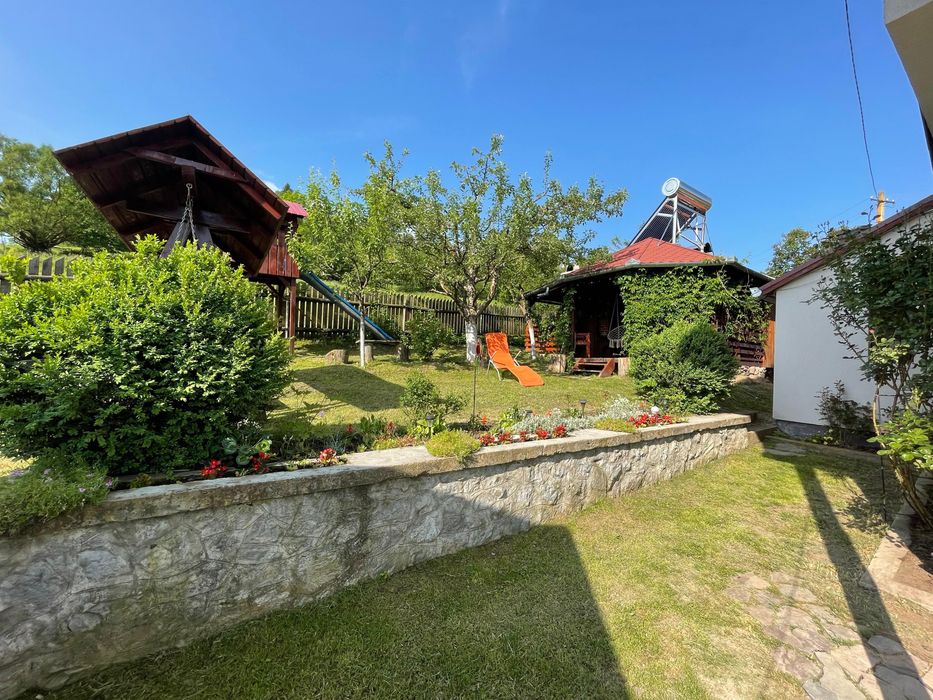 Casa, cabana de inchiriat Revelion, 3 nopti, 10-12 persoane, 20 km pârtia schi Toplița, ciubăr inclus