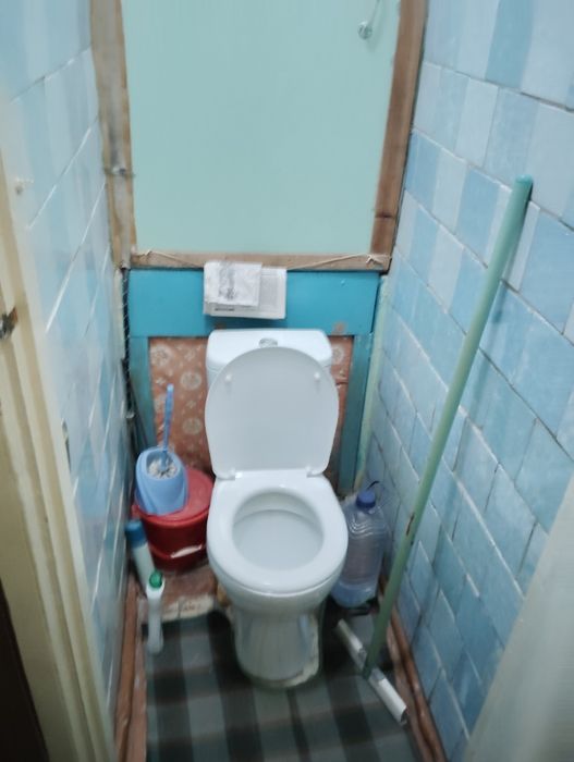 Продам С газом 3ком 2этаж 2этажки спутник15 среднее состояние в деревя