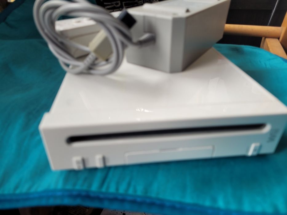 Wii cu incarcator si 1 maneta
