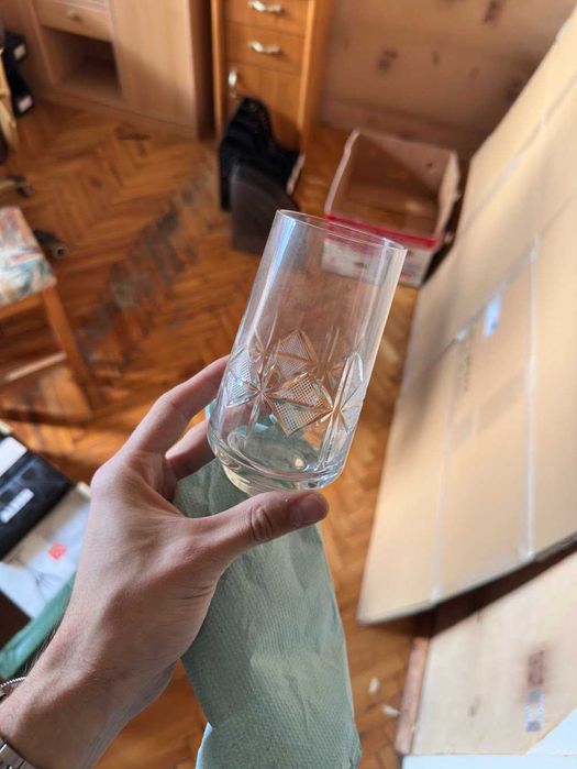 Чисто нови чаши и сервизи