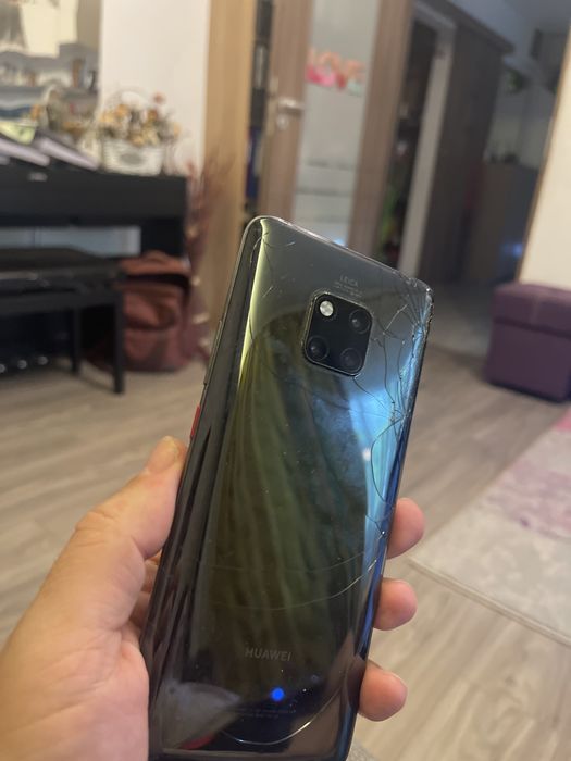 Vand telefon Huawei Mate 20 Pro