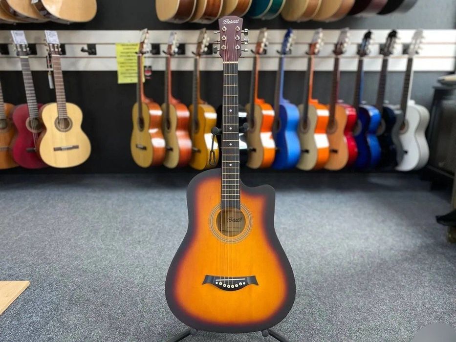 38 razmer akustik gitara