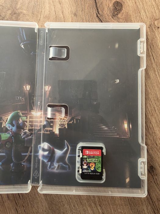Продавам много малко играна игра Luigi 3 за Nintendo swich