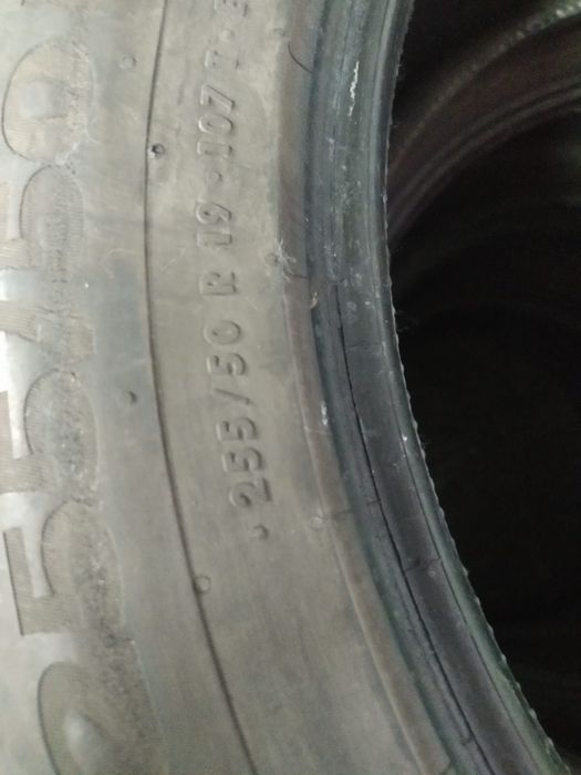 Продам зимние шины б/у комплект