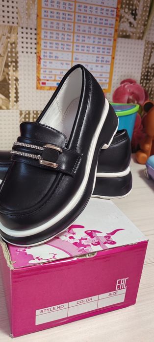 Продам детские туфли