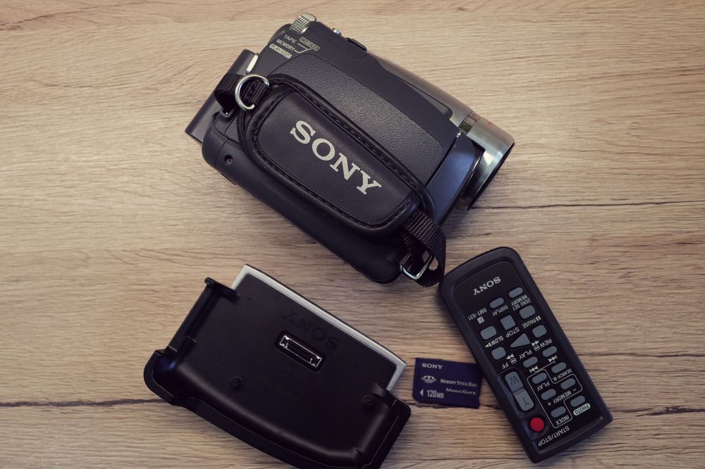Camera video Sony DCR-H94 Zeiss Night Vision miniDV dock Handycam  CCD