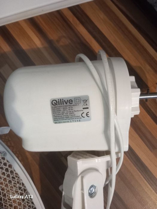 Vând ventilato cu picior