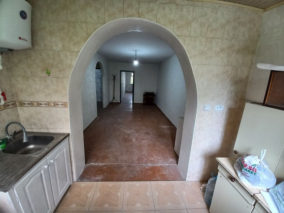 Арендага 3 хона 4 этаж Азиз бозор олдида жойлашган.Агентство