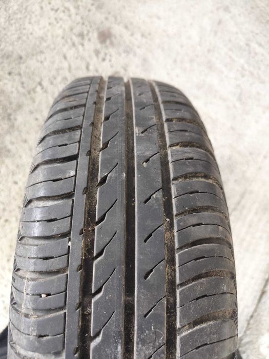 Vând 8 jante din aluminiu R14 si 8 cauciucuri, 4 Continental de vară și 4 Dunlop de iarna
