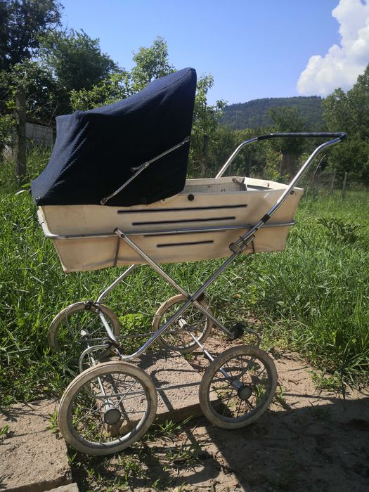 Ретро детска количка - една за бебе, една за кукли