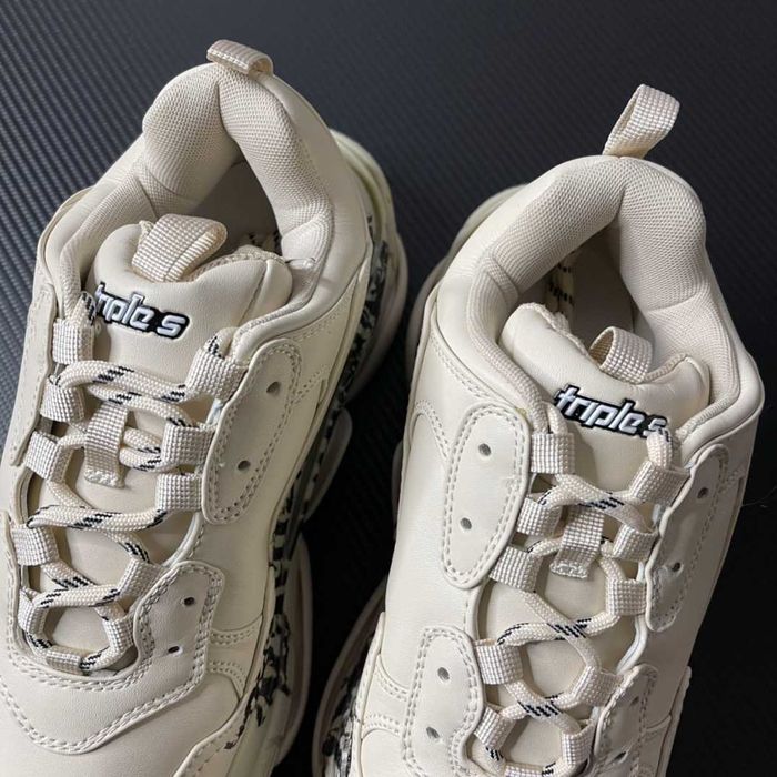 Balenciaga Triple S Graffiti Sneaker White Red
