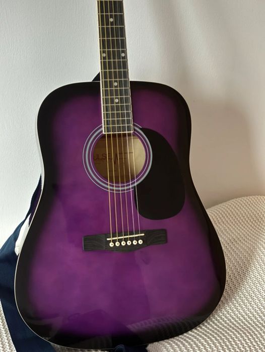 chitara acustică