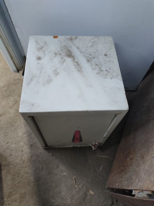 Продам железный сейф