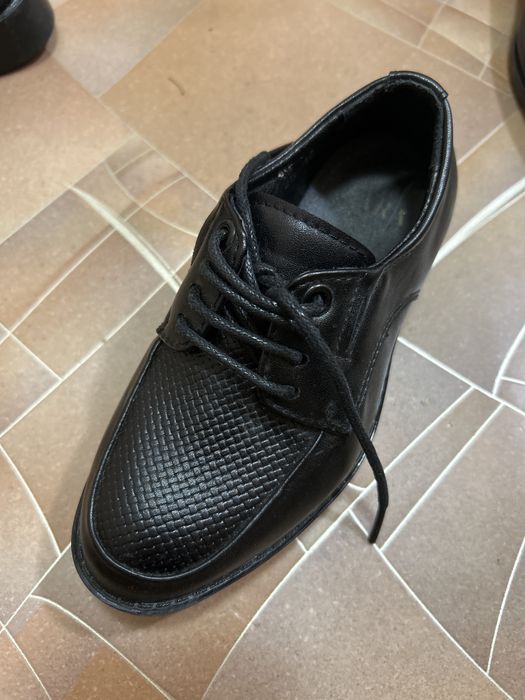 Продам туфли школьные