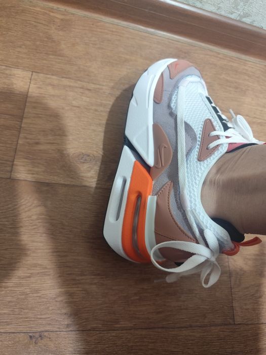 Продам новые кроссовки