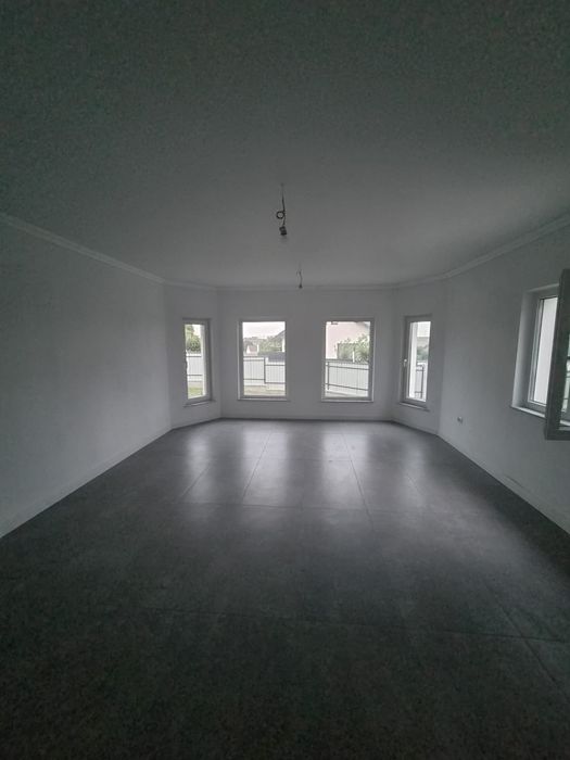 Casa de vânzare  în moara zona centrala retrasa