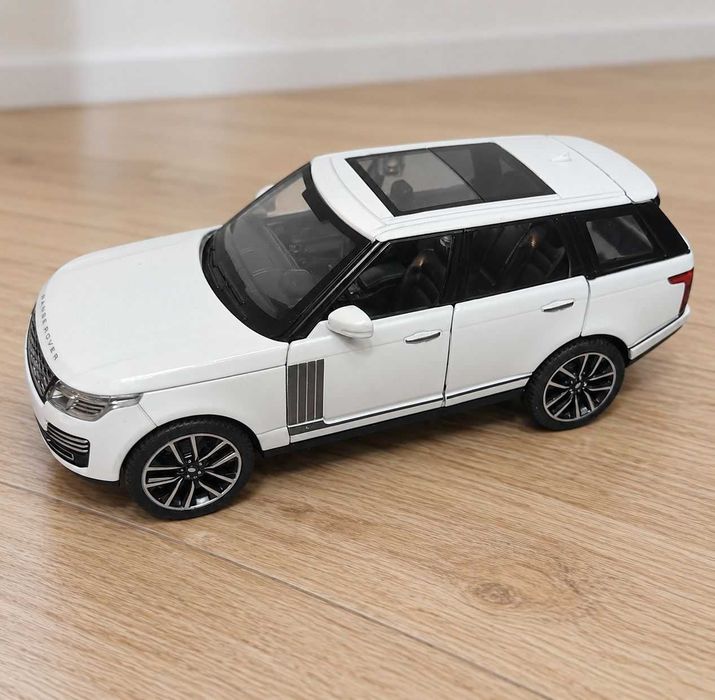 Метална кола макет Range Rover 1:32 – светлини и звук, играчка подарък за момче