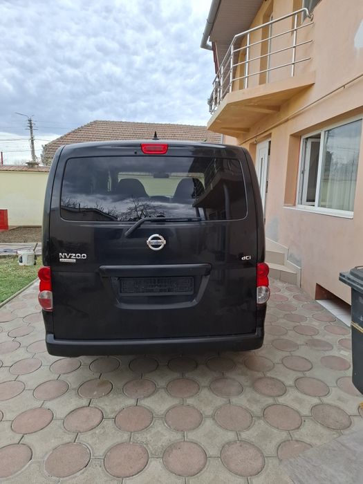 Vând Nisan N200 2012