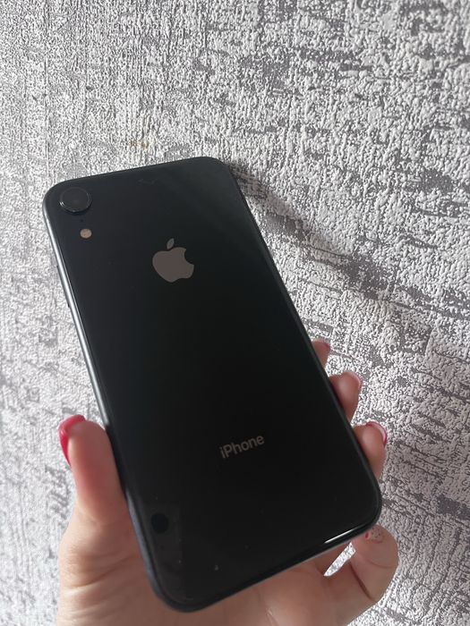 Продам iPhone XR