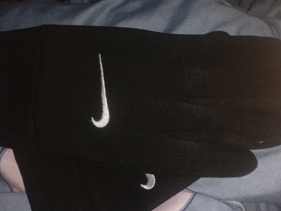 перчатки фирмы Nike
