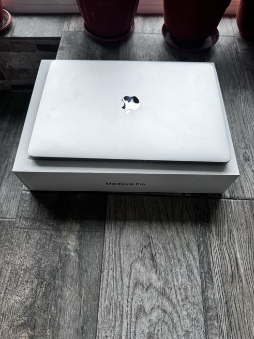 Macbook Pro M1 Touchbar 256GB 8GB Ram