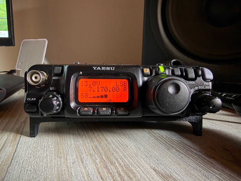 Statie CB HF Vhf Uhf Yaesu Ft 817ND