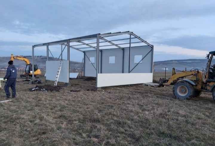 Vand hala metalica 10m x10m complecta la cheie