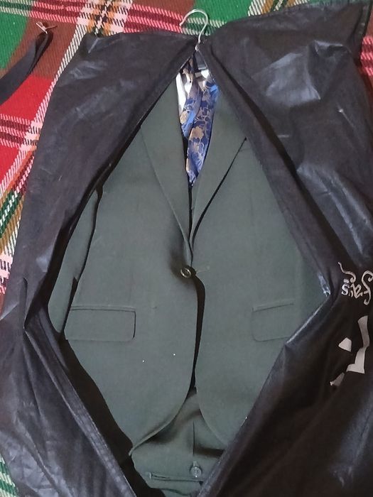 Мъжки костюм тъмно зелен