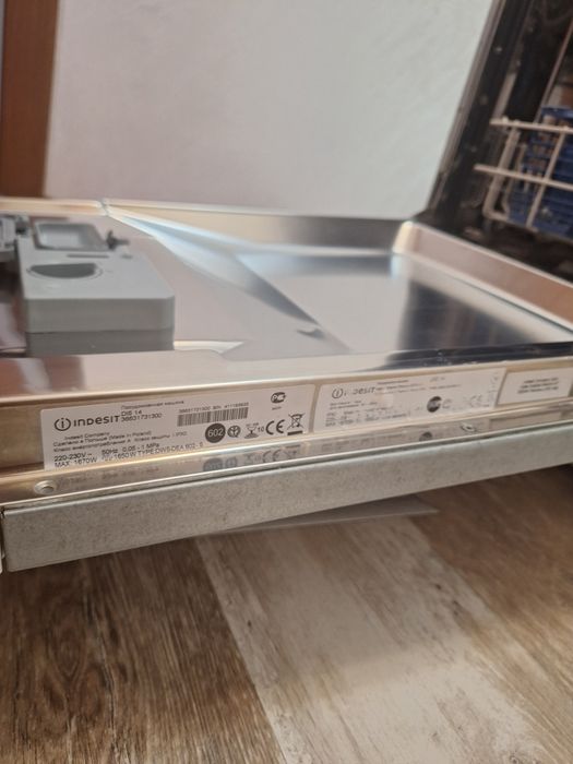 Съдомиялня Indesit за вграждане