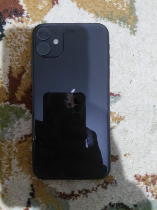 Продам айфон 11.