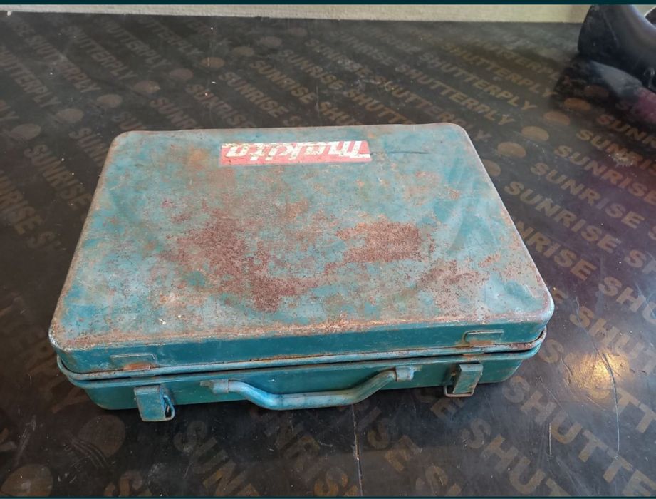 Makita ударен гайковерт на ток