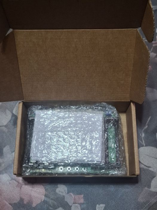 Tester acumulatori 18650 cu functia incarcare/descarcare si verificare