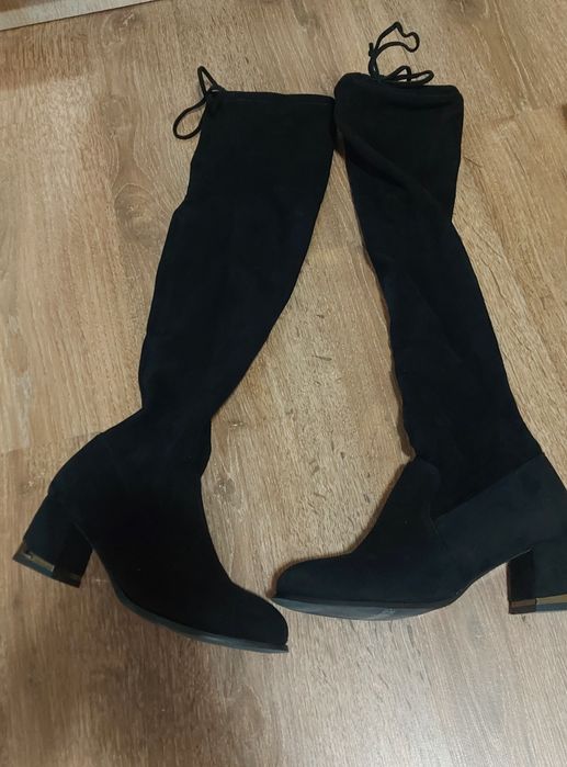 Cizme Formazione cu toc mic, peste genunchi