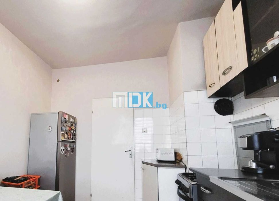 Голям реновиран и обзаведен 3-стаен Коматево