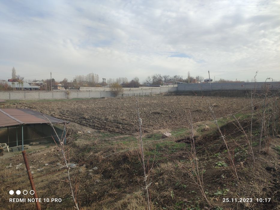 70 sotihli hovli va mini ferma.Havosi toza.Manzarali joylar.