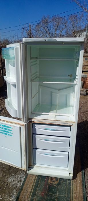 Холодильник рабочий хороший