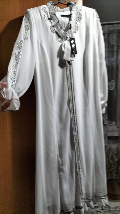 Продам платье белое