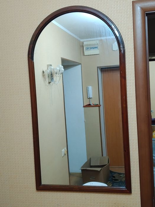 Продаётся зеркало в хорошем состоянии