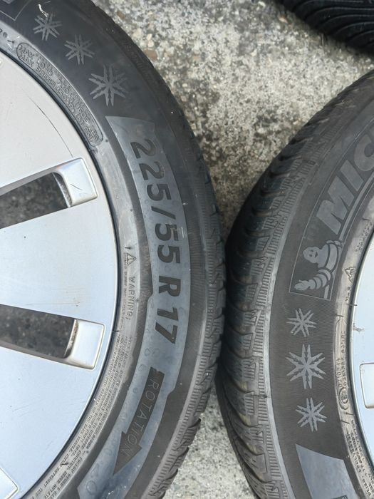 Roti originale mercedes e class w213 225/55/17 cu cauciucuri de iarna 6 mm .