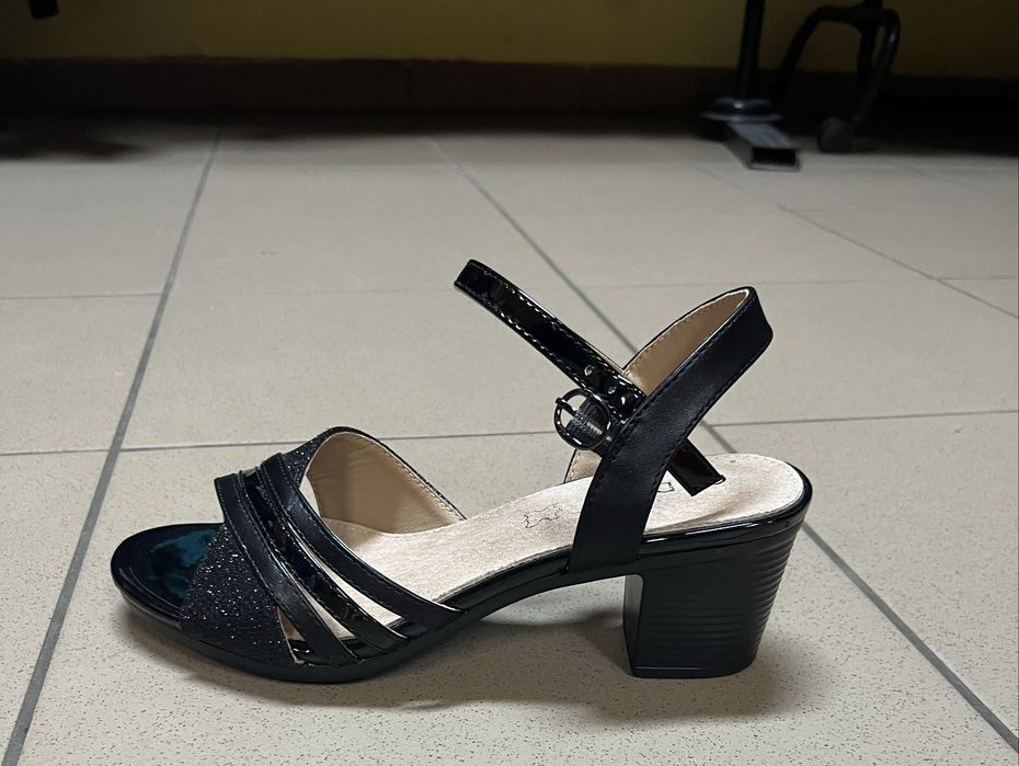 Sandale toc mic noi marimea 38