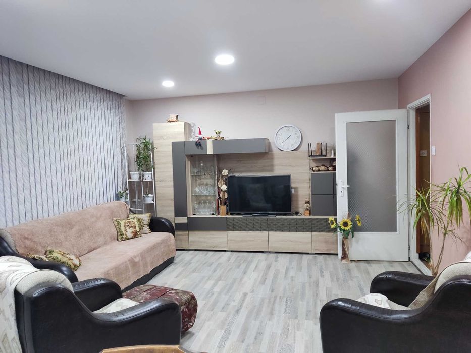 Продава ЧЕТИРИСТАЕН тухлен апартамент, ИДЕАЛЕН център