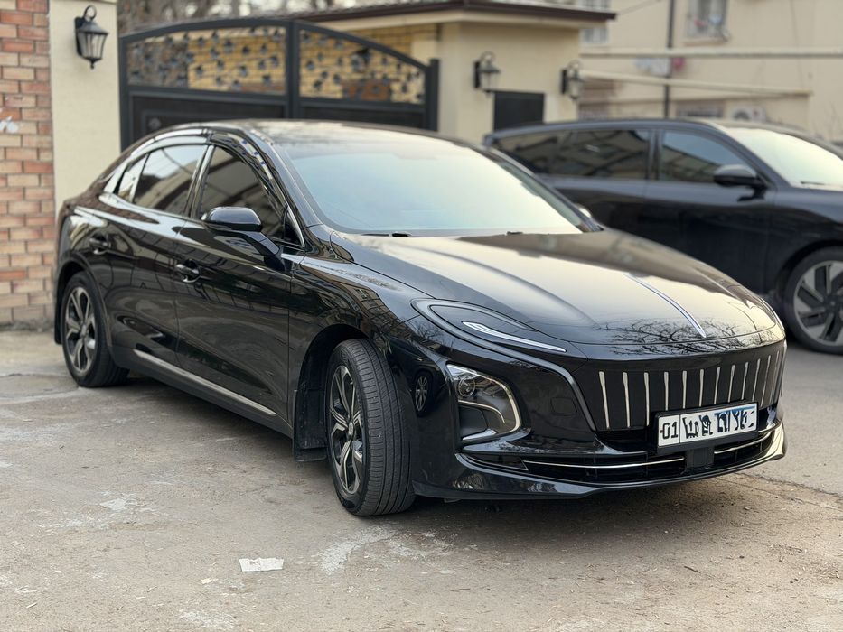 Hongqi E-QM5 431km 2024 yili 49000km yurgan kraska toza