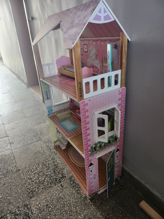 Продавам детска къщичка