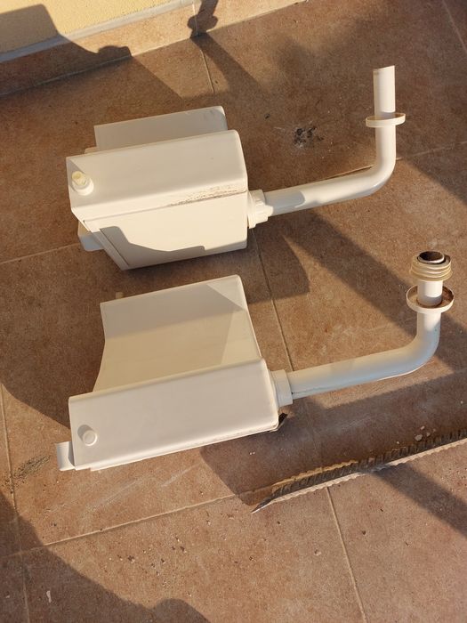 Ъглови казанчета за тоалетна