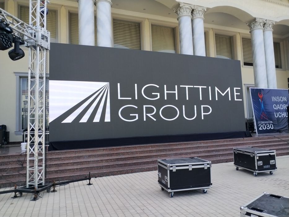 Led Ekran Manitor Podium Saxna