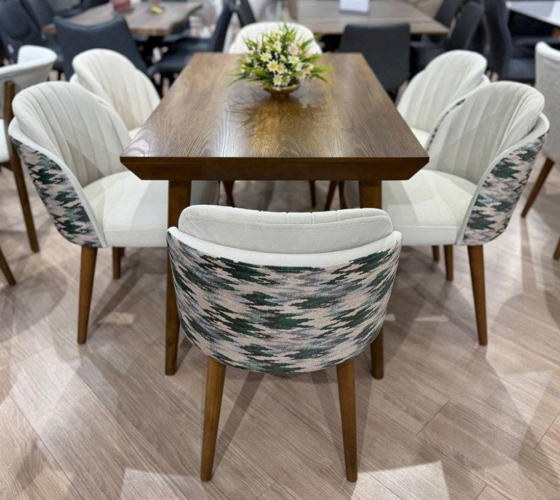 Стол стулья для гостинной