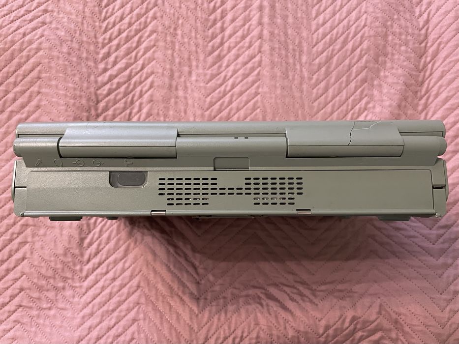 Laptop (Retro) Siemens Nixdorf Scenic Mobile 710 (Defect - pentru colecționari)